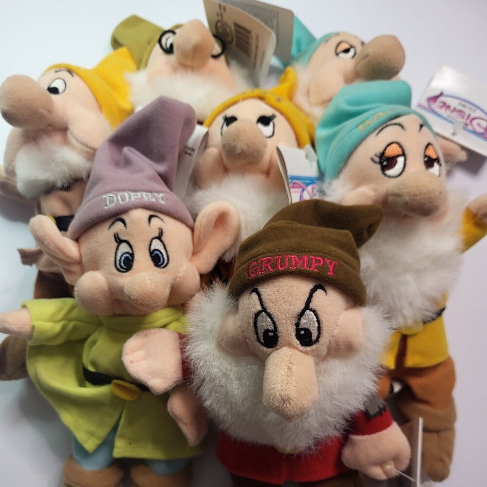 Rare Vintage Disney Snow White Diamond Edition   4"-5" tall 7 dwarves